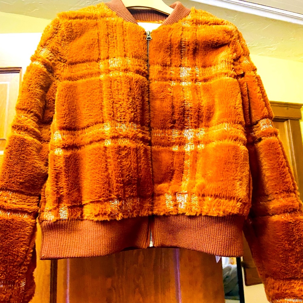 Faux fur jacket great for Fall and light winter and spring. Size S… fits M too